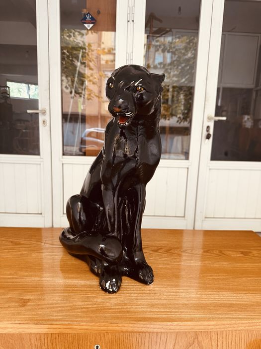 Елегантна керамична скулптура на черна пантера – 50 см