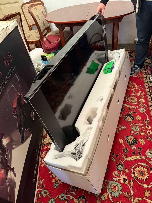Vand Monitor Gaming HP OMEN X Emperium 65inch + Scaun Auto GT Ultimate