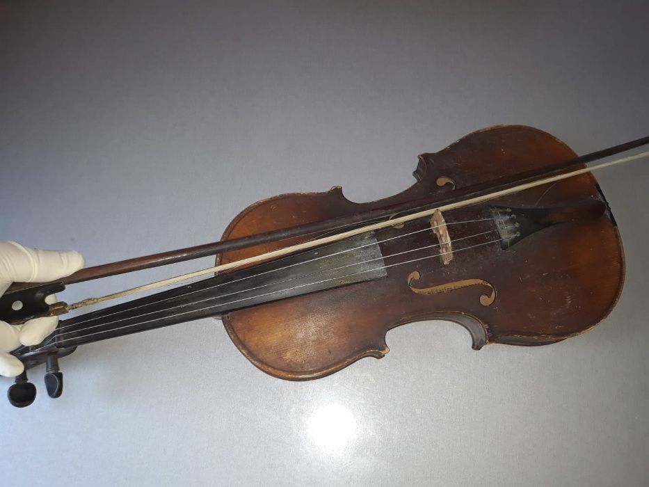 Vand vioara Antonius Stradivarius Cremonensis Faciebat Anno 1713