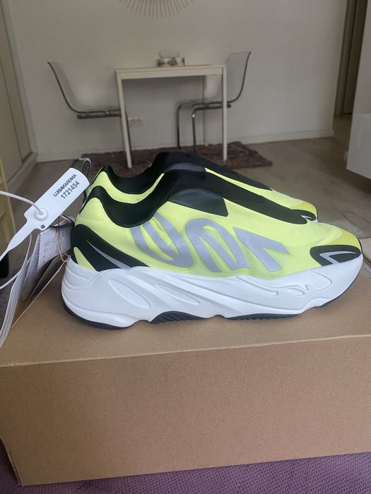 Adidas Yeezy 700 MNVN Laceless marimea 44