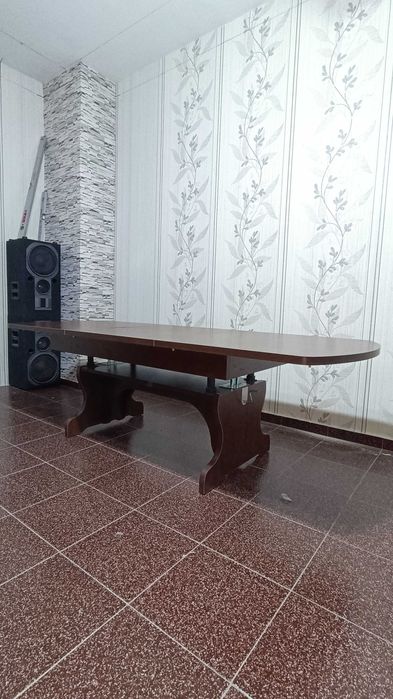 Холна разтегателна маса с повдигащ механизъм