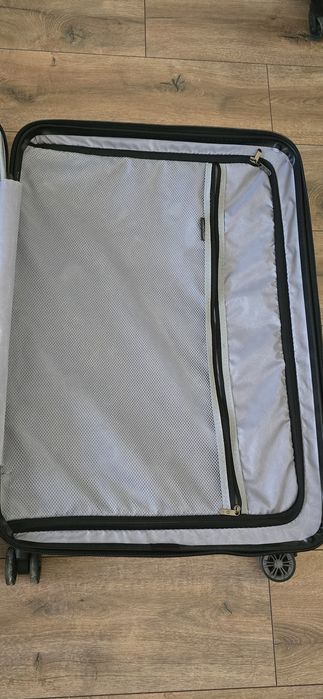 Голям пластмасов куфар