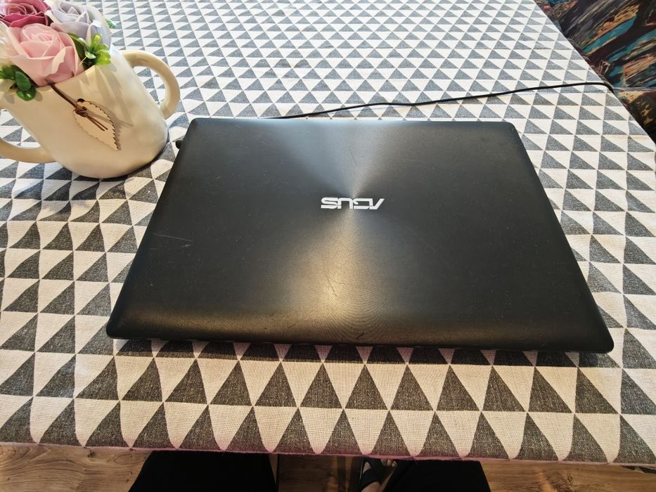 Продавам лаптоп  Asus