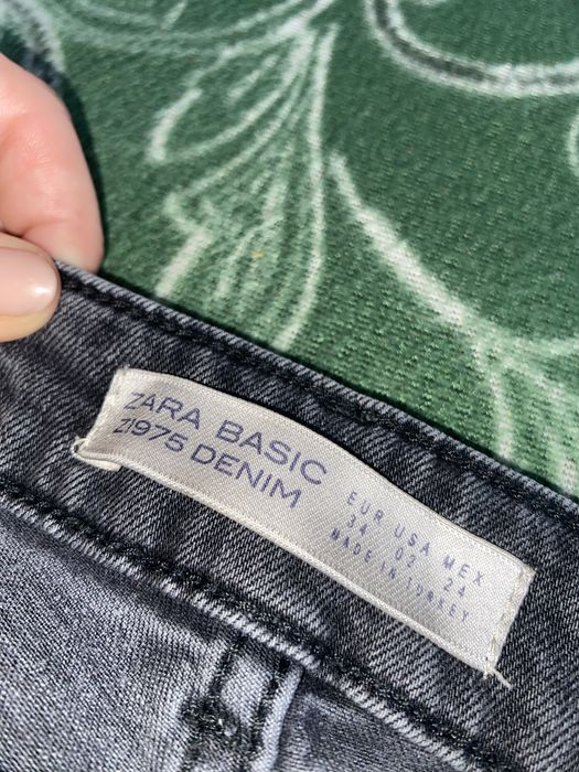 Blugi Zara marimea XS noi