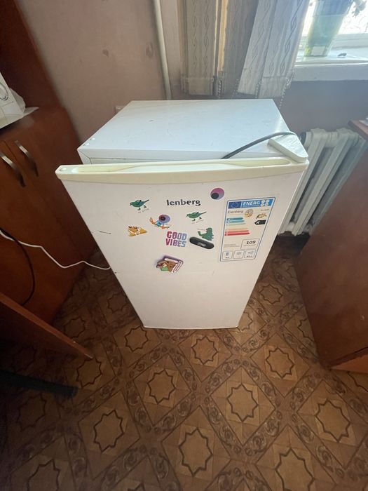 Продам холодильник маленький