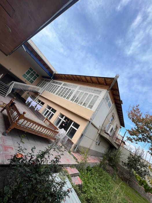 Shahrisabzda 2 qavatli uy joy-mehmonxona sotiladi – kvartira narxiga!