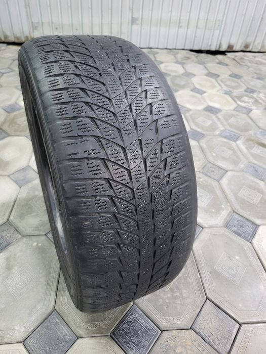 Продам зимнею  шину  одиночку 245/45/18 TRIANGLE