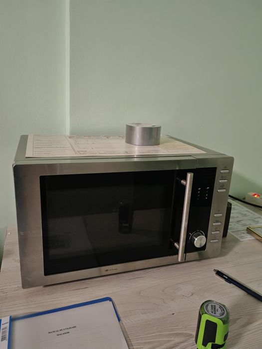 Cuptor cu microunde