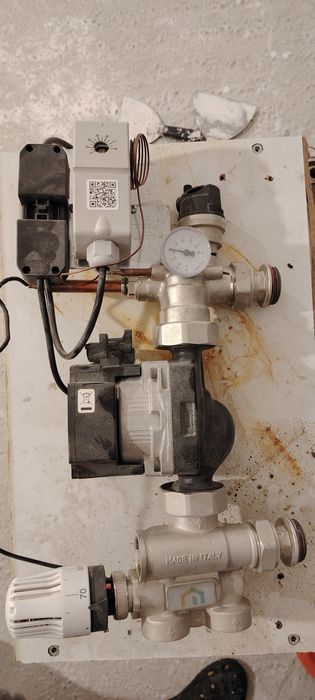 Vând pompa distribuitor