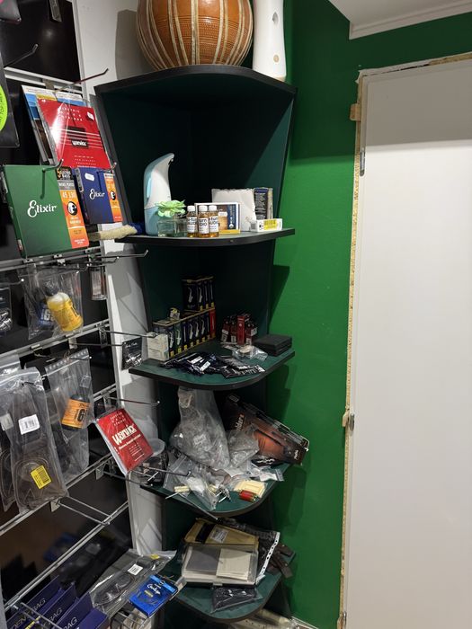 Mobila vitrina de sticla corp suspendat de lemn