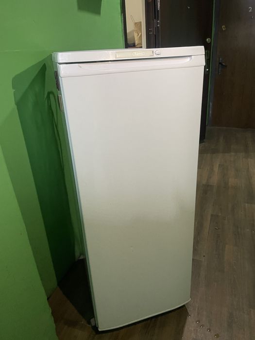 Продам холодильник рабочий с дефектом