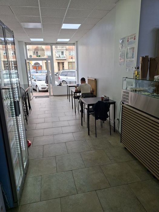 Închiriez spațiul comercial