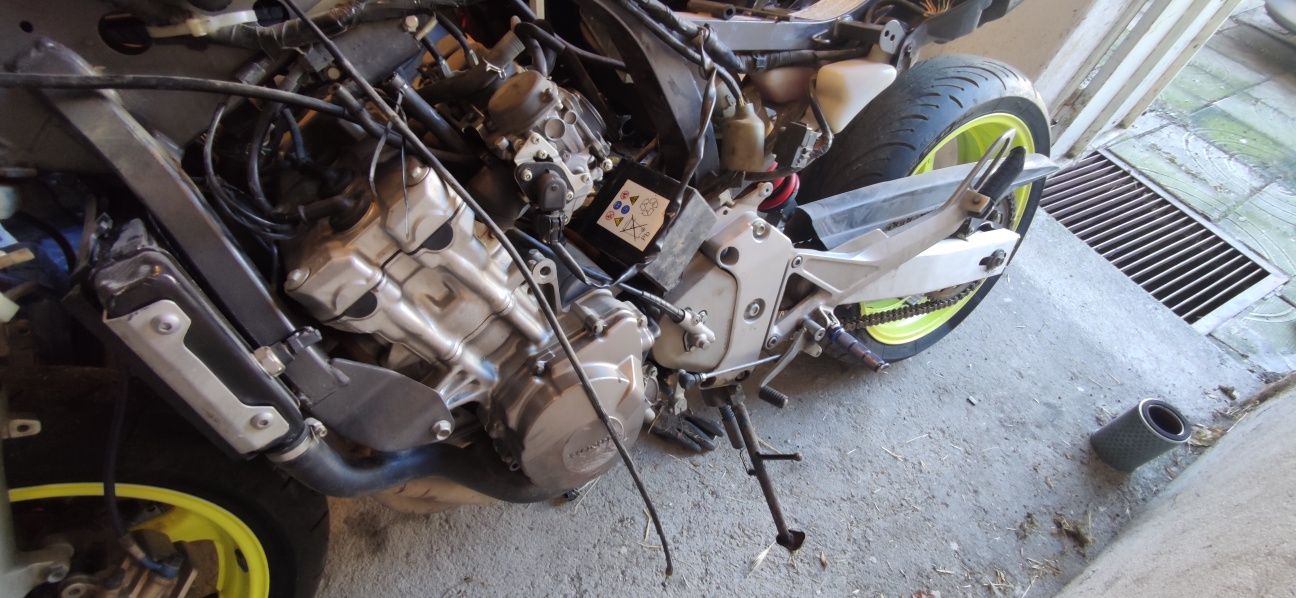 Honda cb600F hornet на части