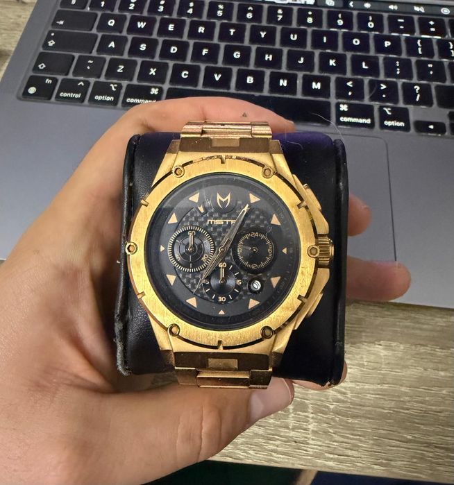 Мъжки часовник MSTR в златисто