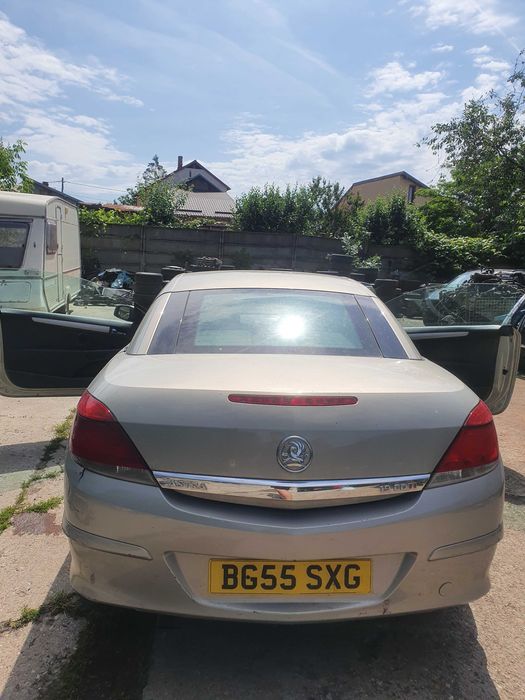 Fata completa / Piese dezemembrez Opel Astra H Cabrio (TwinTop)