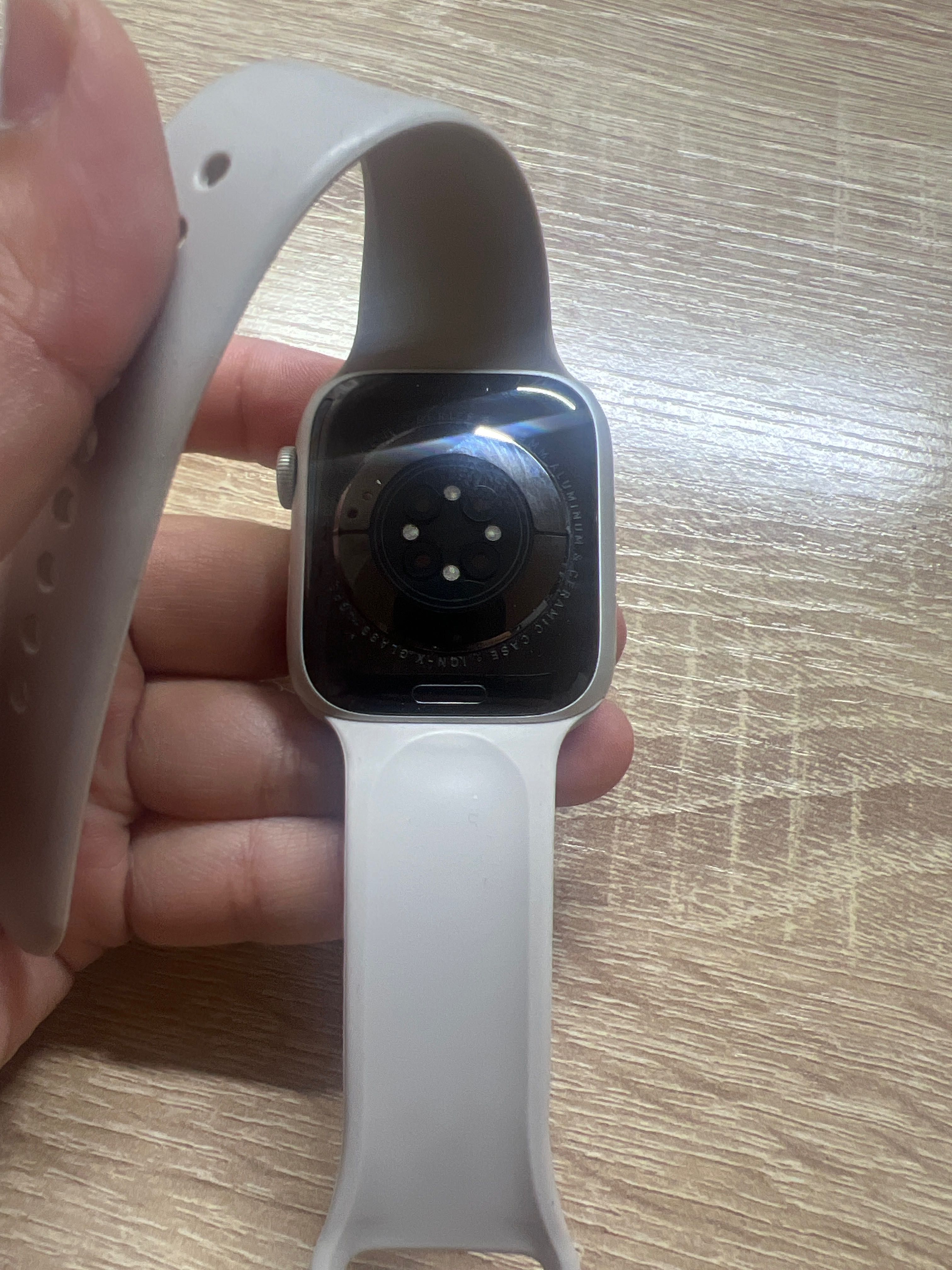 Apple Watch 8s продаю