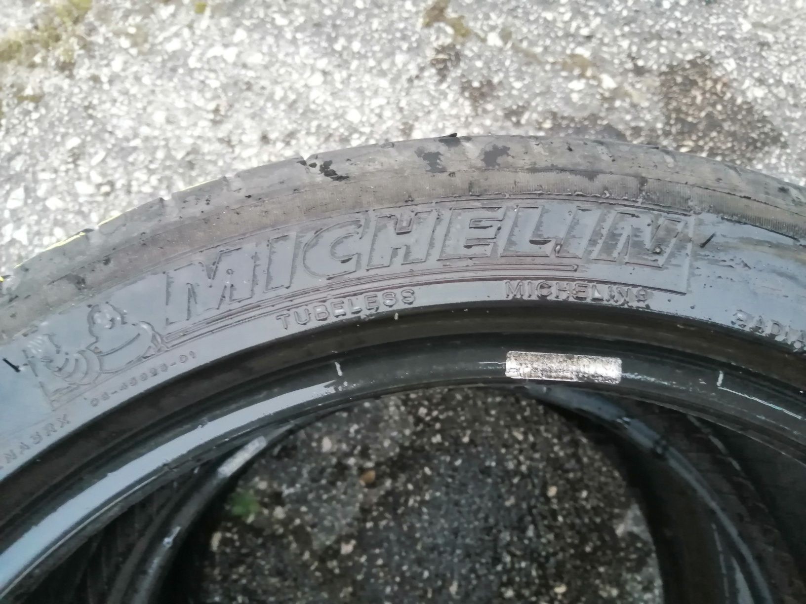 Гуми 255 40 19 Michelin Dunlop 
4 броя Мишелин Дънлоп 
Нов внос
Цена