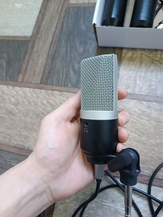 Продается студийный микрофон FIFINE