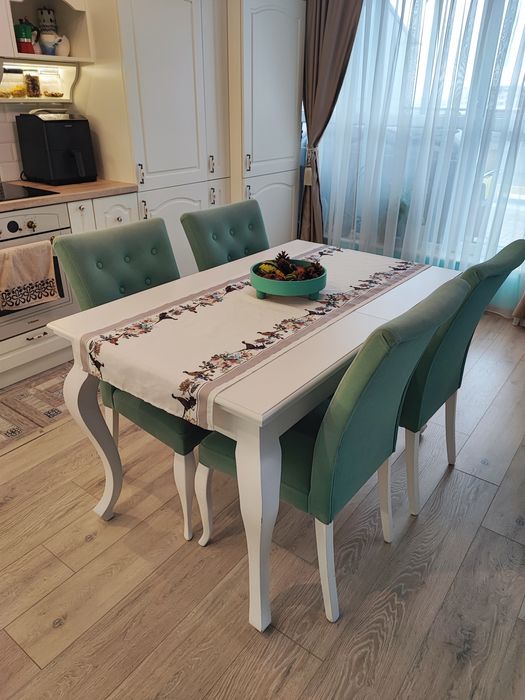 Трапезна разтегателна маса във винтидж стил