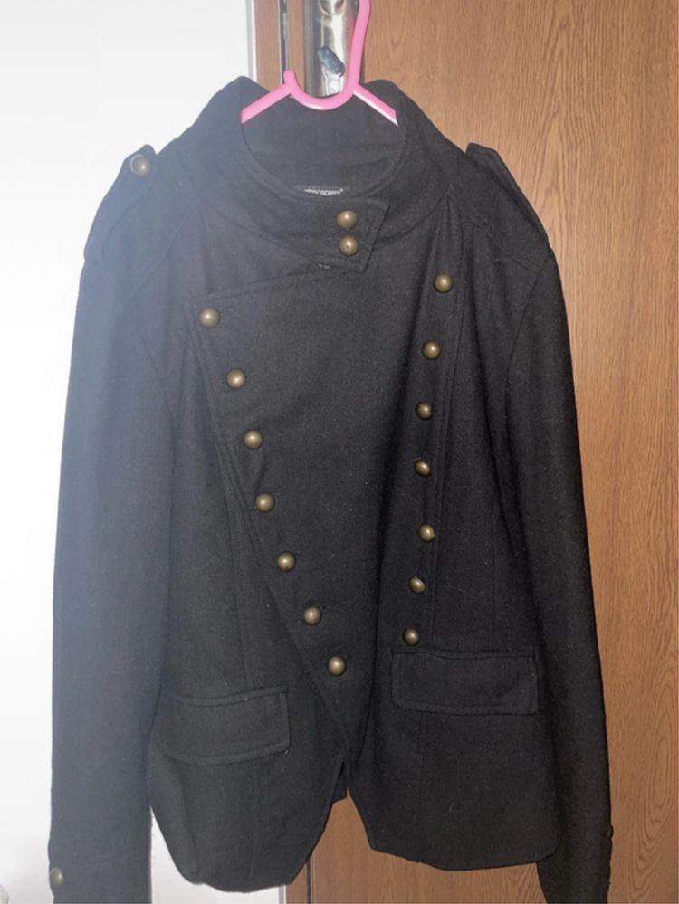 Jacheta neagra in stil militar