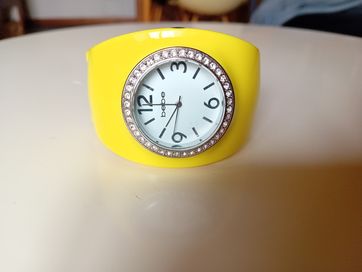 Bebe женски пластмасов часовник/гривна