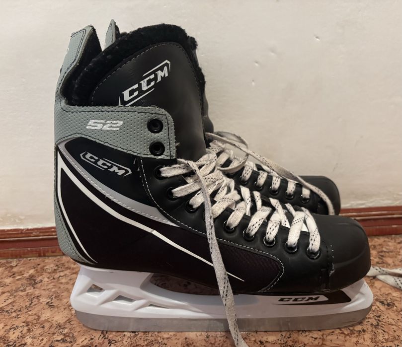 Продам коньки.Цена:8000 тг