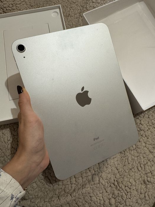 iPad 64GB /10th Generation/