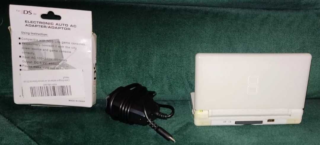 SET Consola Nintendo DS Lite, incarcator, cutie +5 jocuri DS Originale