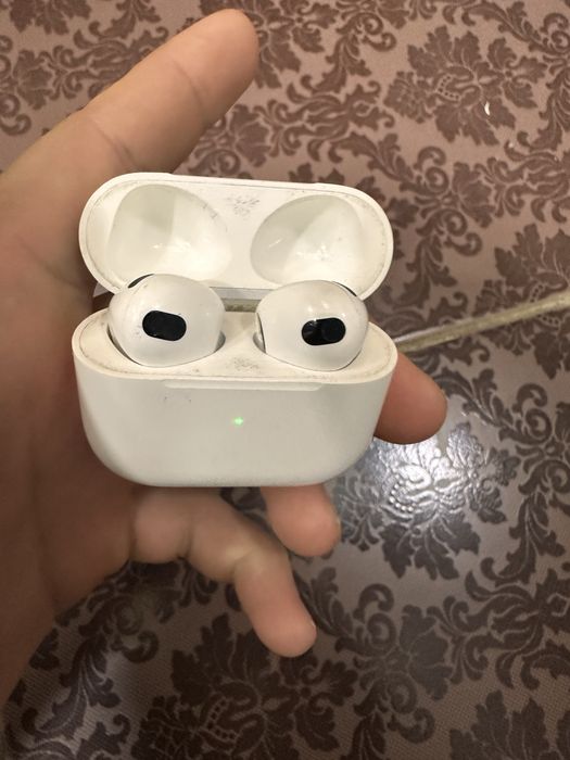 Apple AirPods 3 with Lightning Charging Case