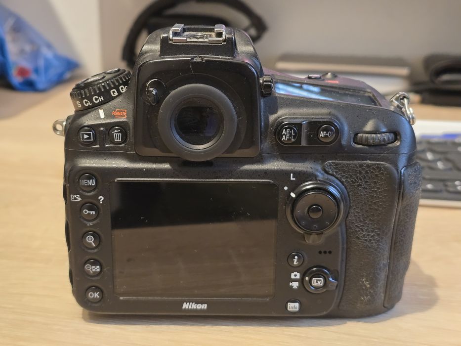 Nikon D810 + 2 acumulatori + 2x64Gb  card SD+Cf