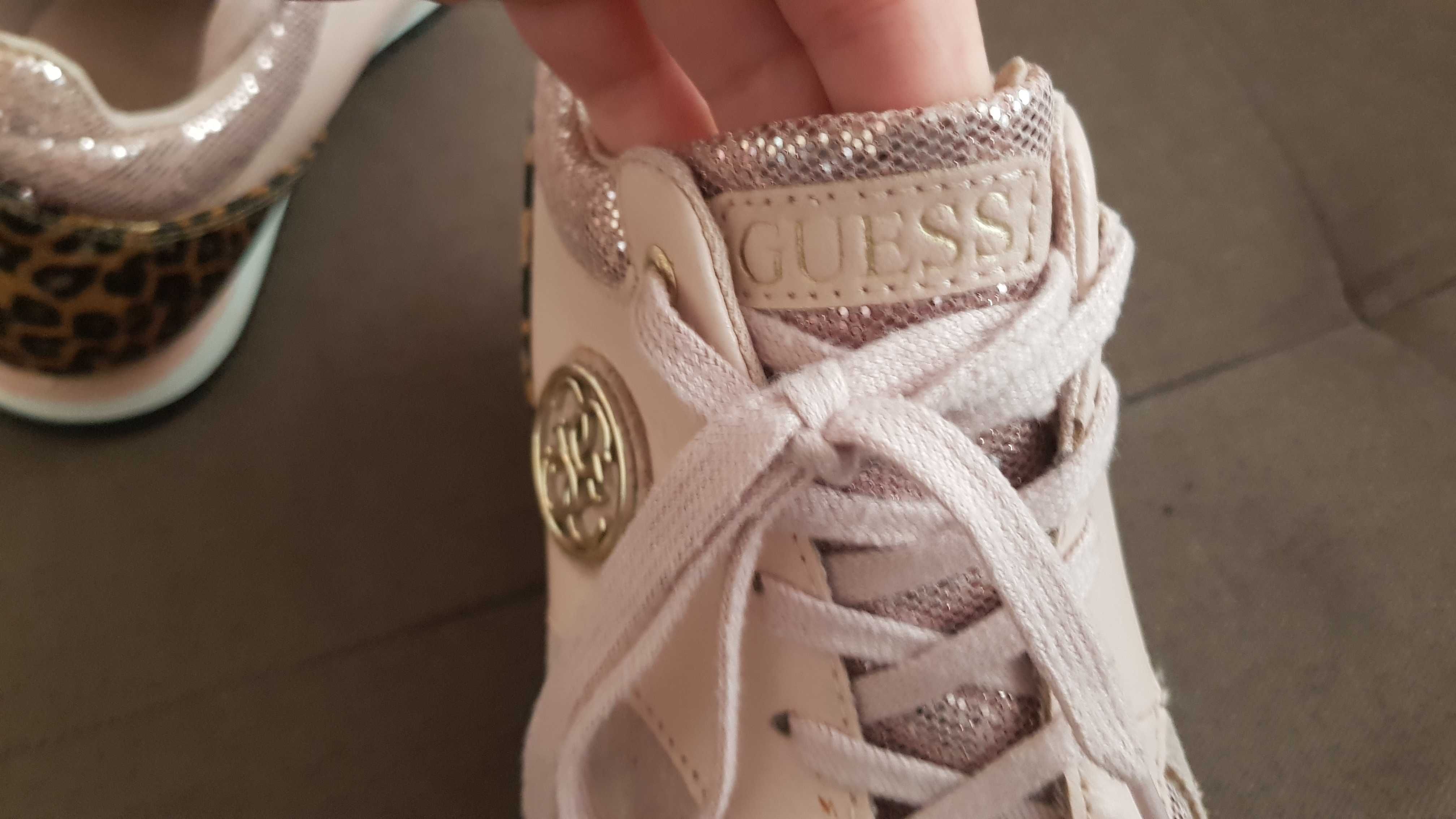 Дамски обувки на Guess