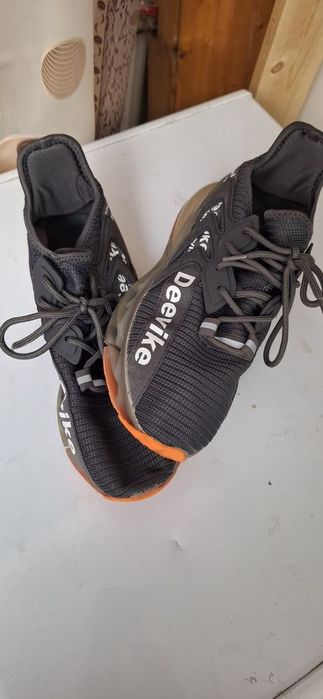 Adidasi Deevike pt alergat 42