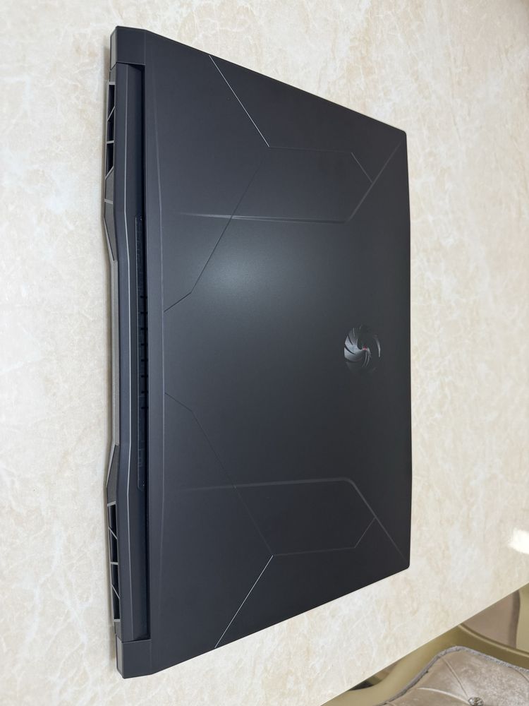 Игровой ноутбук MSI BRAVO 17 D7VF (Korea) Холати идеал !