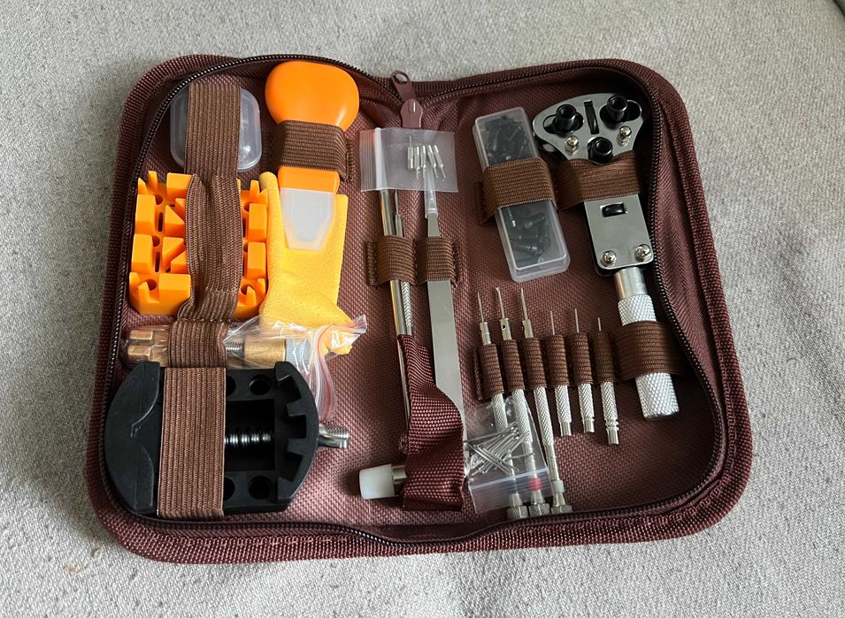 Set reparatii ceasuri 168 piese complet cu unelte profesionale nou