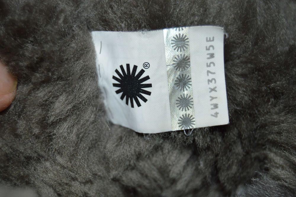 Cizme din piele UGG Mini Bailey Button II marime 41