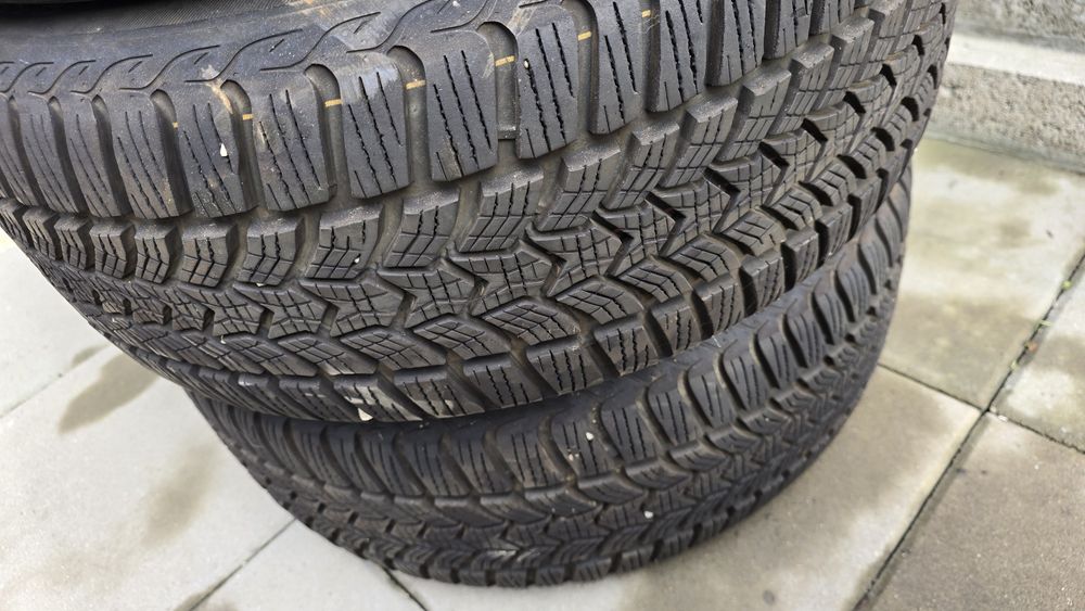 Jante cu 4 cauciucuri, de pe un alfa romeo