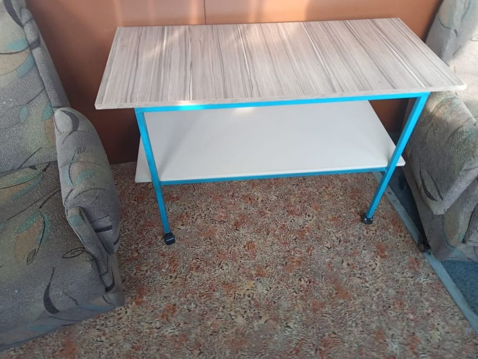 Продам мебель столик журнальный и кресло