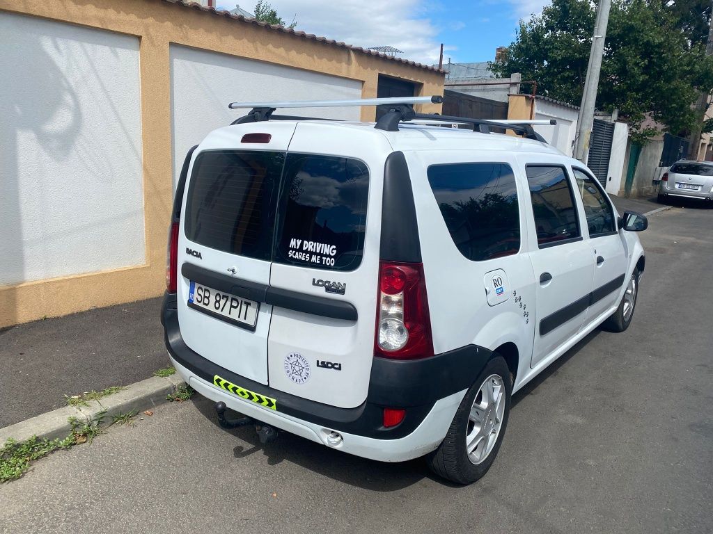 Logan MCV cu portbagaj și cârlig