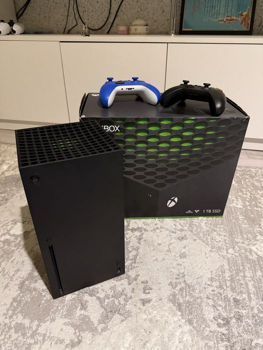 Xbox Series X 1TB (два геймпада)