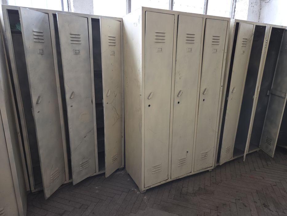 Метални шкафове за дрехи