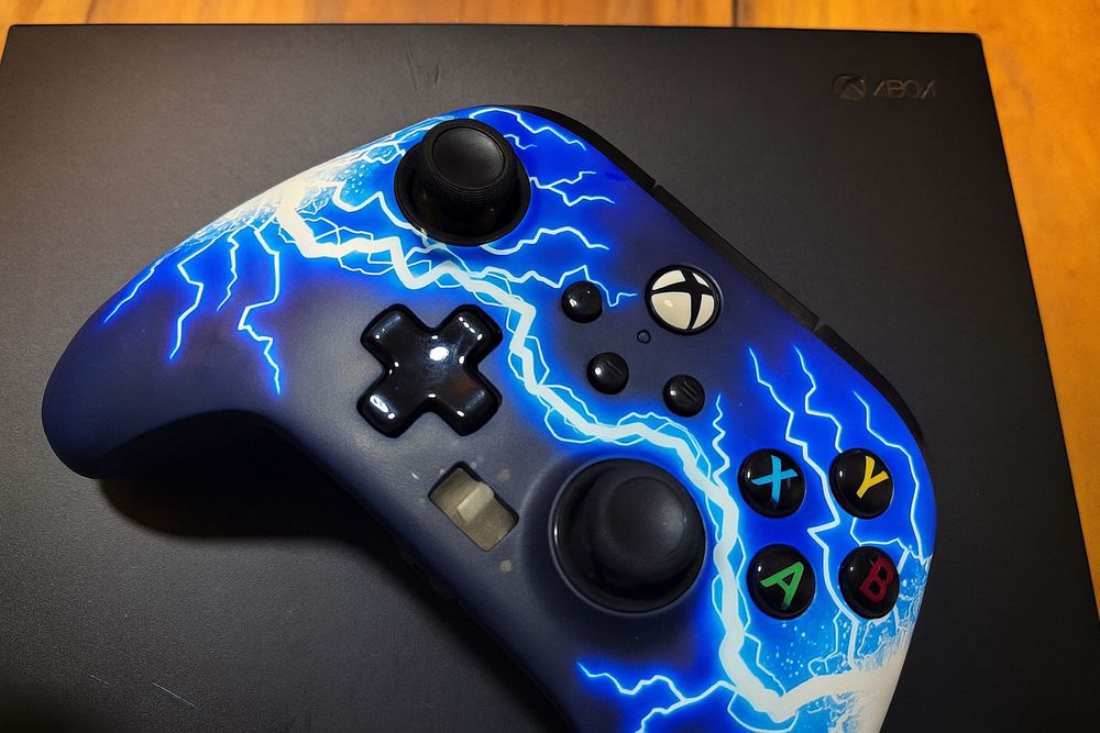 Xbox One X 1TB + Controller personalizat