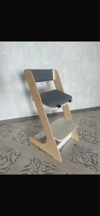 Продам стул детский