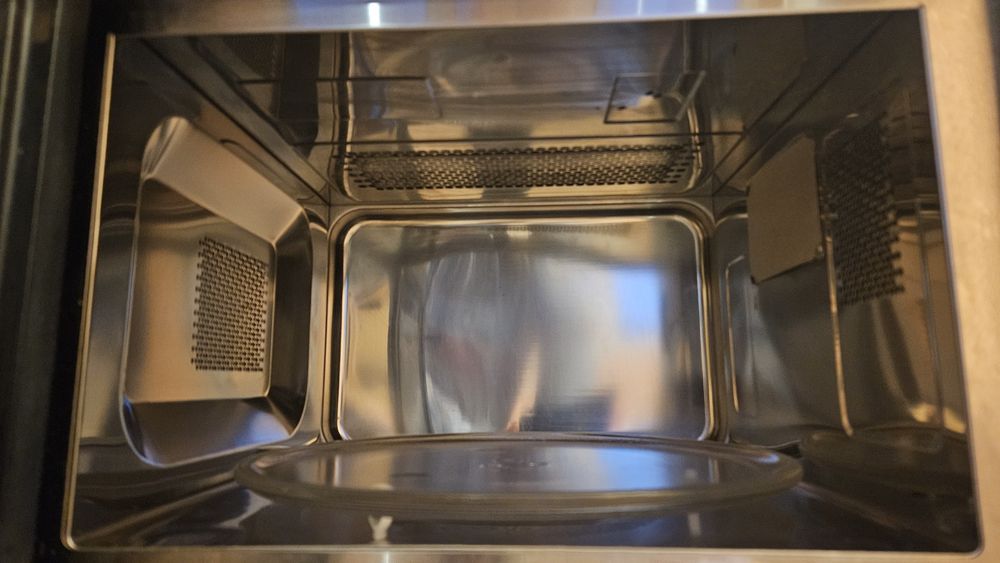 Иноксова микровълнова печка с грил за вграждане Eurolux