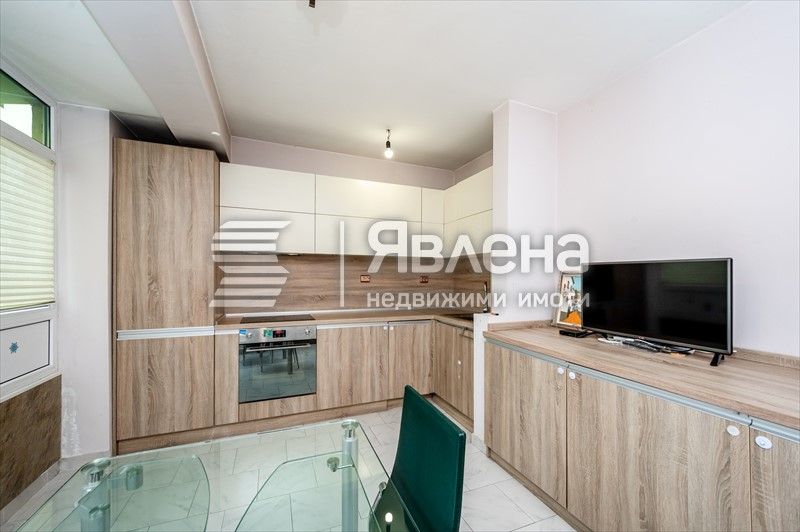 Продава се Двустаен апартамент в София, Изток - 70 кв.м за 3143 €/кв.м - Снимка #3