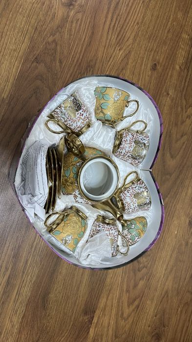 Продам чайный набор б/у, салатник новый.