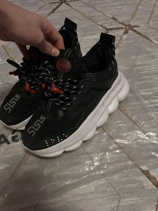 Versace chain reaction