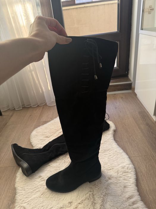 Черни велурени чизми