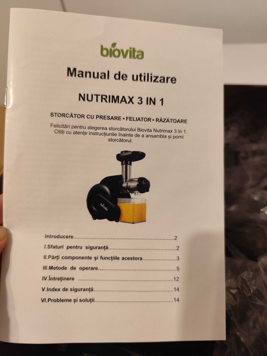 Vând storcător de fructe Biovita