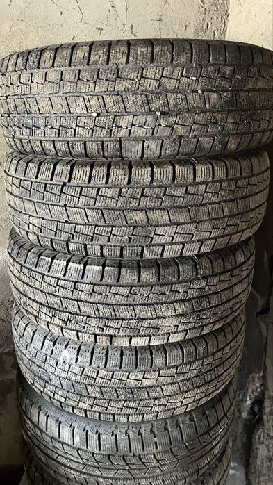 Почти новые зимние резины