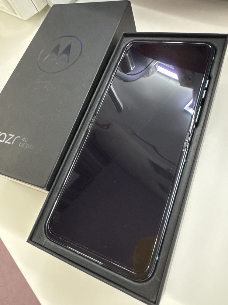 Motorola Razr 40 ultra 256MB blue в гаранция